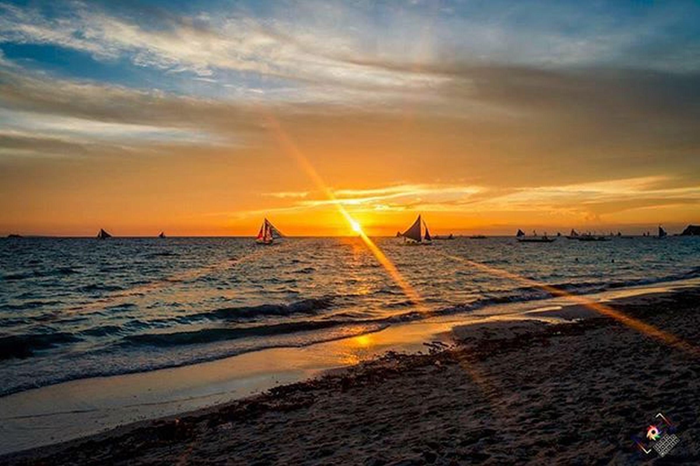 Crimson Resort And Spa Boracay Yapak Bagian luar foto