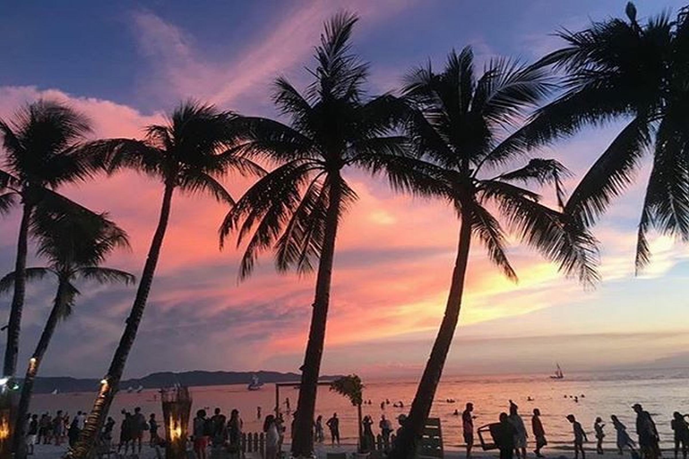 Crimson Resort And Spa Boracay Yapak Bagian luar foto